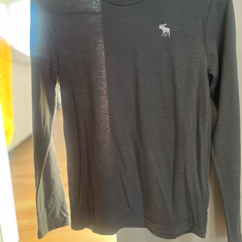 Abercrombie & Fitch Gray Long Sleeve Tee
